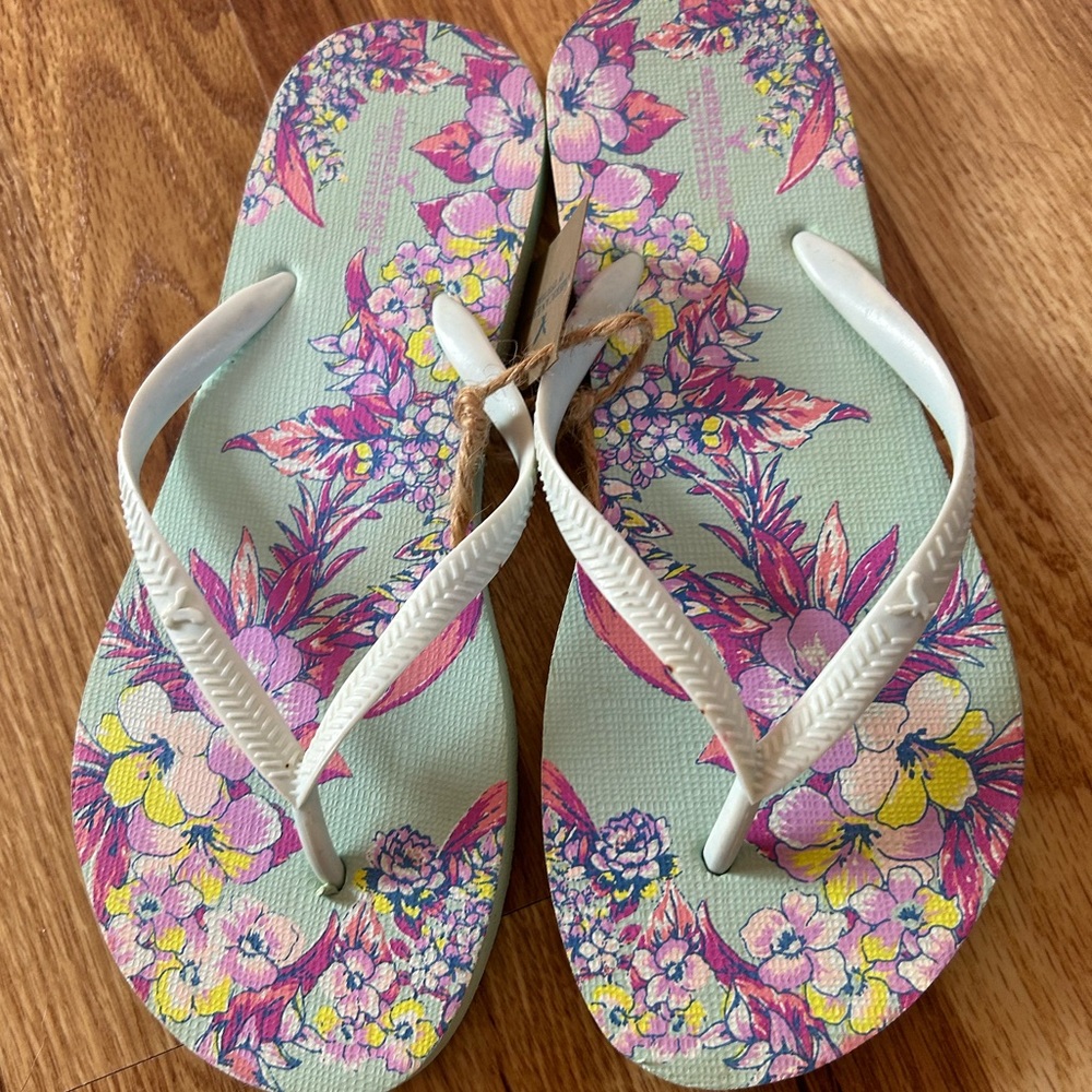 SOLD // Bundle Only Item // NWT American Eagle Floral Flip Flops